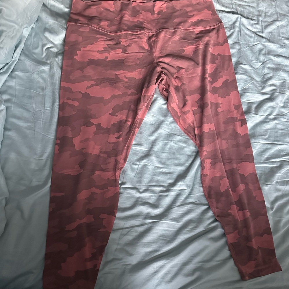 Lululemon red/pink camo Leggings size 20